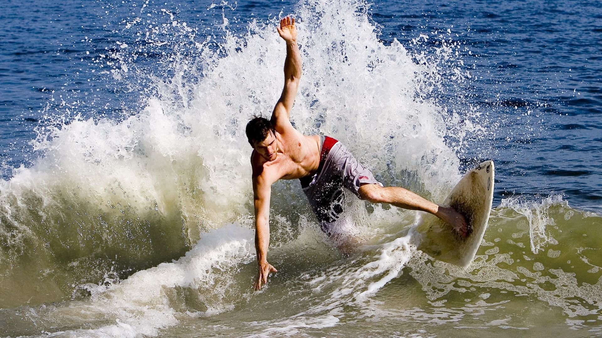 开云APP-赛事现场：DIY台球道具展示吸睛无比，怎么制作台球的球